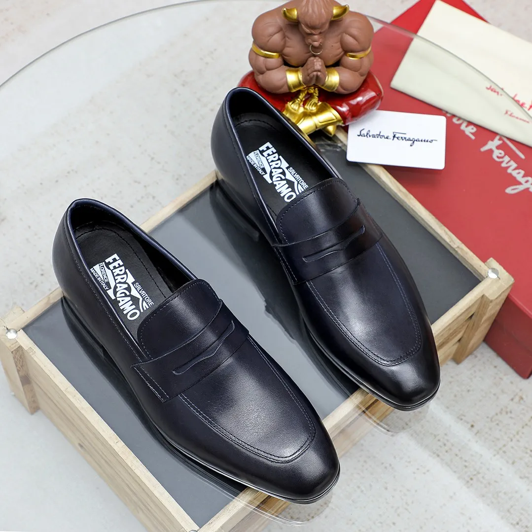 Men's shoes 💰460 🔥Ferragamo's new men's casual slip-on shoes🇨🇳Official website original 1:1 mold, original quality💯Fine workmanship, high-end luxury☘The upper is made of imported Italian first-layer cowhide🌴Luxurious water dyeing🐂Leather lining🍓Rubber wear-resistant and non-slip outsole, breathable and comfortable to wear🍍The first choice for high-grade men, 5 colors available! Code number 38-44 (45.46. Customized)